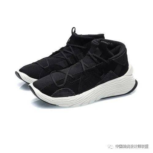 李寧近期生活產品系列 羽絨服飾及制品精選